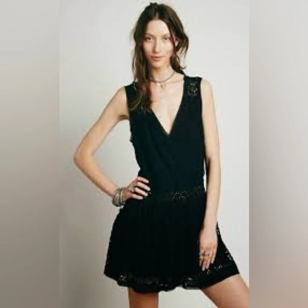 FREE PEOPLE FIRST BLOOM SLEEVELESS LACE & CROCHET DRESS BLACK